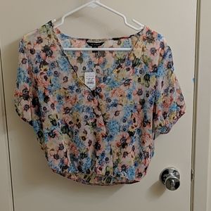 Floral cropped shirt